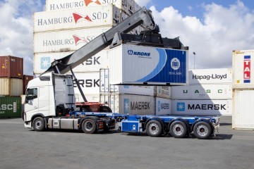 Krone met twee trailers naar Hardenberg