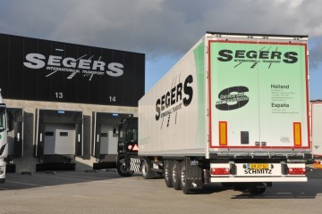 Zestien Schmitz Cargobull trailers voor Segers Internationaal Transport